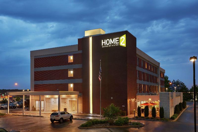 Holiday Inn Express & Suites Youngstown West I 80, an Ihg Hotel
