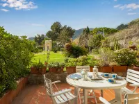 Botti Hotels in Latte