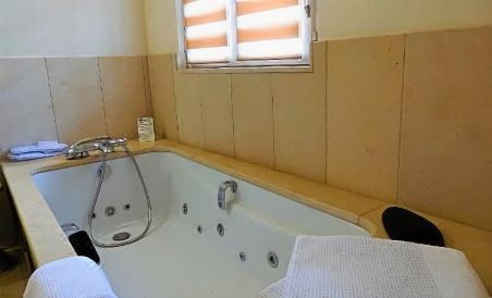 Hotel Restaurant Chartron - Housity
