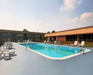 Quality Inn & Suites - 2-Star
