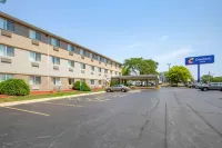 Comfort Inn Rockford Near Casino District - parking