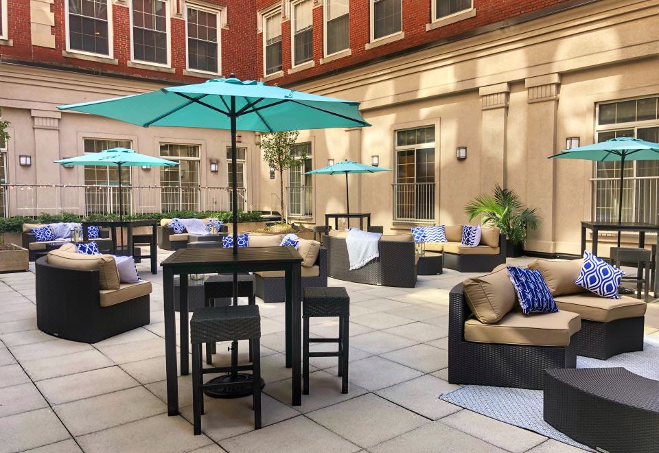 2. 더블트리 바이 ..