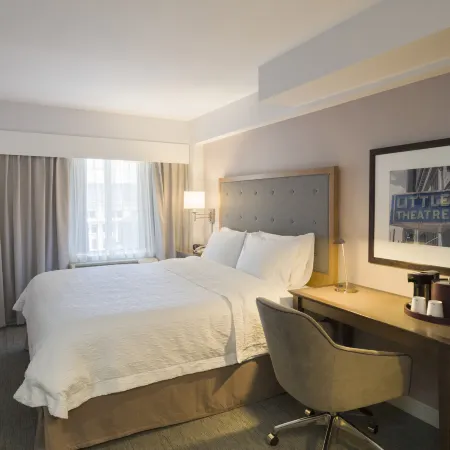 Hampton Inn Manhattan-Madison Square Garden Area Отели рядом с достопримечательностью «Парк «Хай-Лайн»»