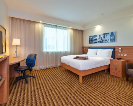 ハンプトン バイ ヒルトン ロンドン ルートン エアポート ルートンのホテル