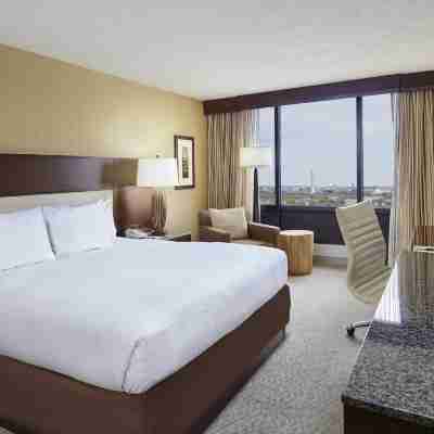 DoubleTree by Hilton Washington DC – Crystal City Rooms