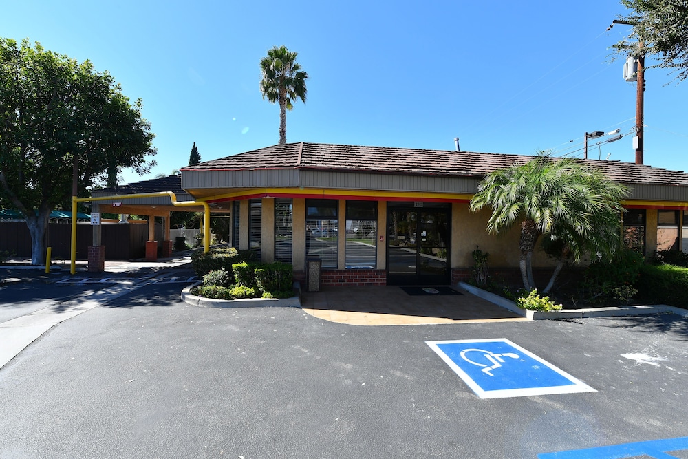 Costa Mesa Inn