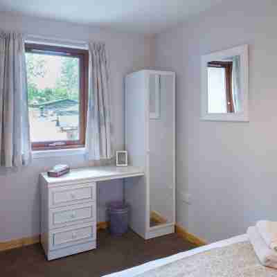 Contemporary One Bedroom Apartment Close to All Amenities in Conservation Area Rooms