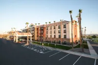 Holiday Inn Express & Suites YUMA by IHG - parking