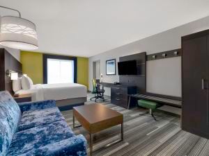 Holiday Inn Express & Suites Kansas City-Grandview