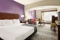 La Quinta Inn & Suites by Wyndham Fresno Northwest Hotels near Fresno Chandler Apt