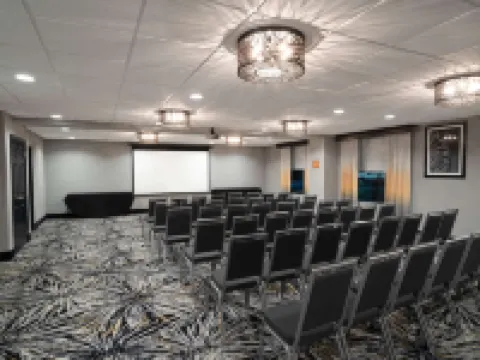 La Quinta Inn & Suites by Wyndham Raleigh Downtown North ローリーのホテル