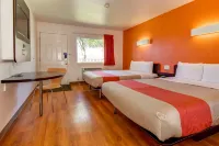 Motel 6 Riverside, CA - South - Pools