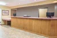 Super 8 by Wyndham Jerseyville Hotels in Elsah