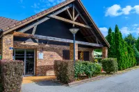 Comfort Hotel Evreux Hotel dekat Paroisse Catholique La Madeleine Netreville