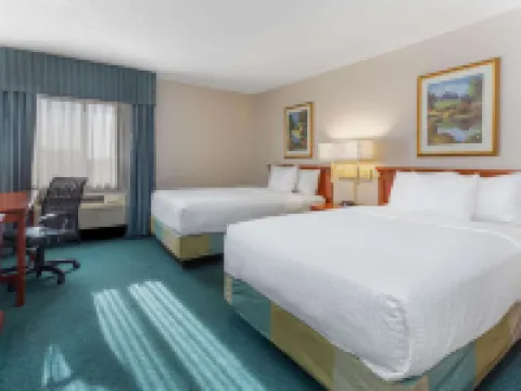 ลากินตา อินน์แอนด์สวีทส์ บายวินด์แฮม ชิคาโก เกอร์นี โรงแรมในGurnee