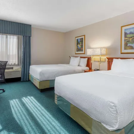 La Quinta Inn & Suites by Wyndham Chicago Gurnee