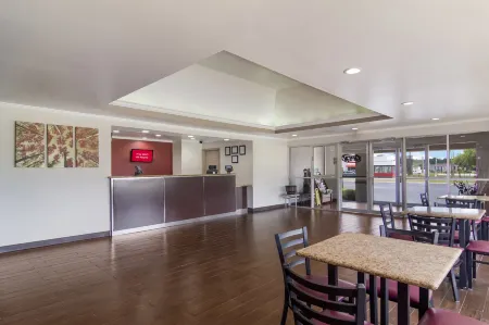 Red Roof Inn & Suites Brunswick I-95