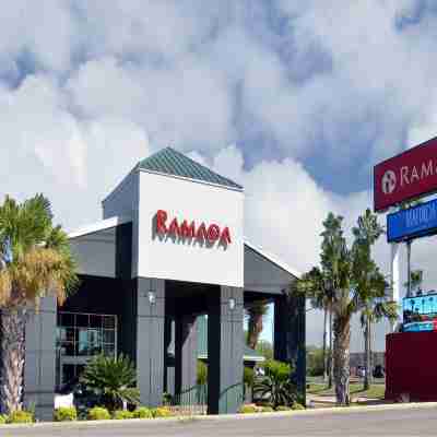 Ramada by Wyndham Del Rio Hotel Exterior