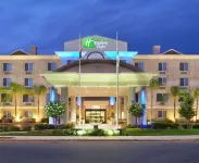 Holiday Inn Express & Suites Fresno (River Park) Hwy 41 Hotels in der Nähe von Summit Produce Inc.