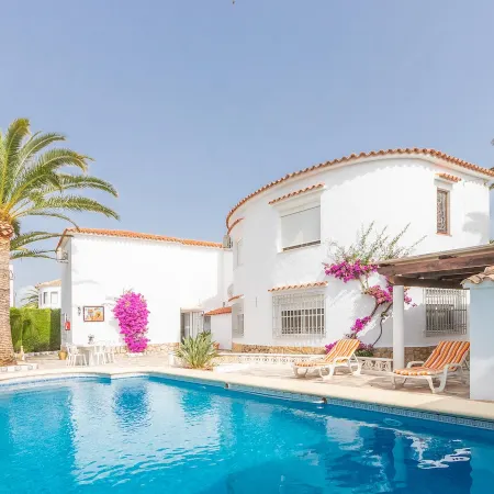 Spacious Bungalow with Airco, Private 5X10m Pool, Sandy Beach 300m, Free WiFi
