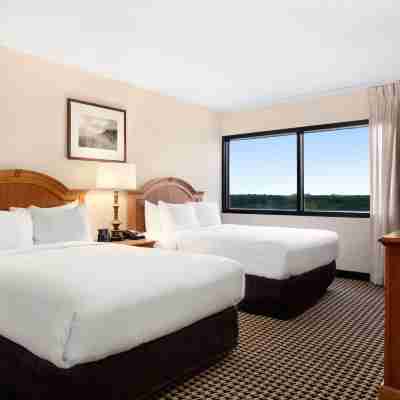 Hilton Suites Chicago/Oakbrook Terrace Rooms