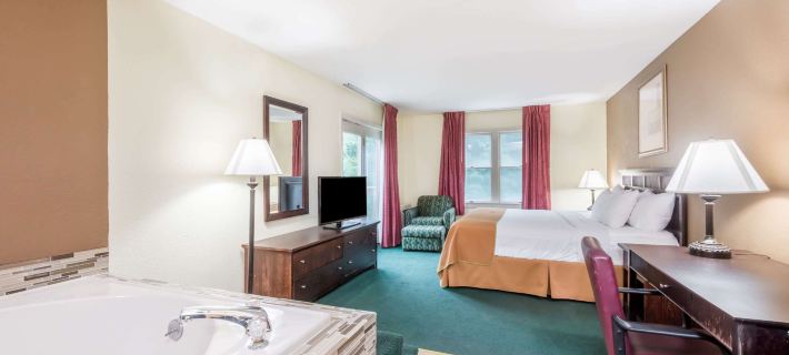 Ramada by Wyndham Groton/Mystic Hotels in Groton