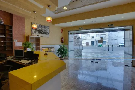 Los Chiles Hotel Restaurante Отели рядом с достопримечательностью «Fuente De Los Cerezos»