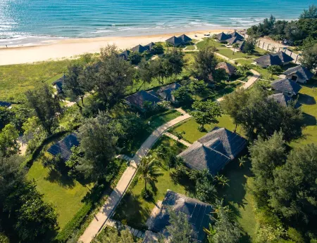 Crown Retreat Quy Nhon Resort Отели в г. Phu Cat District