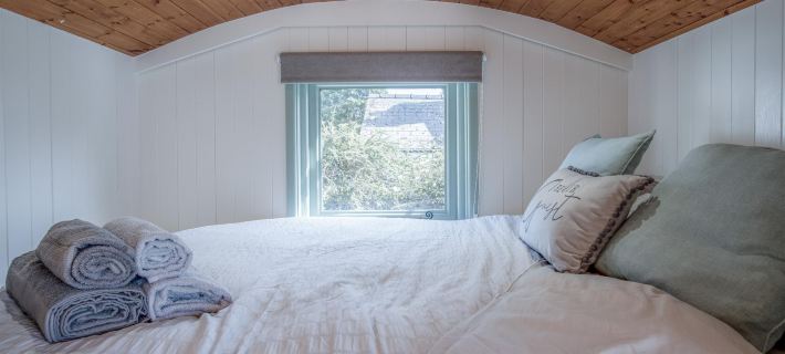 Willow - 1 Bedroom Shepherd's Hut - Amroth Отели в г. Амрот