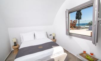 Aegean Melody Suites Santorini Deluxe Suite with Outdoor Private Heated Jacuzzi