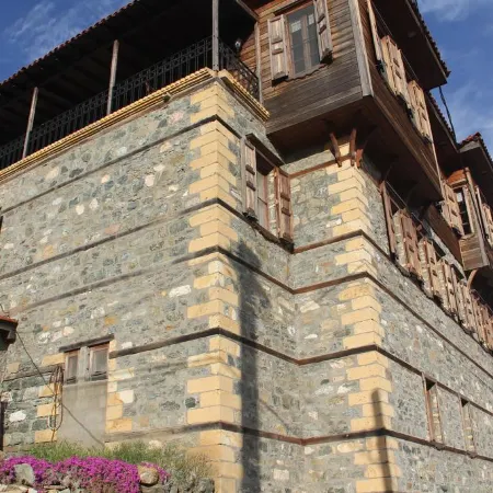 Altın Çeşmeli Konak