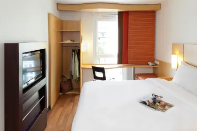 Hôtel Ibis Lyon Est Chaponnay فنادق في Corbas