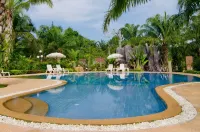 Nattha Waree Hot Spring Resort and Spa Hoteles en Nuea Khlong