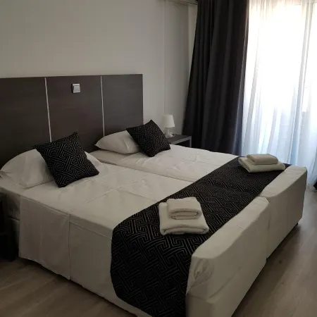 Les Palmiers Petrou Apartments