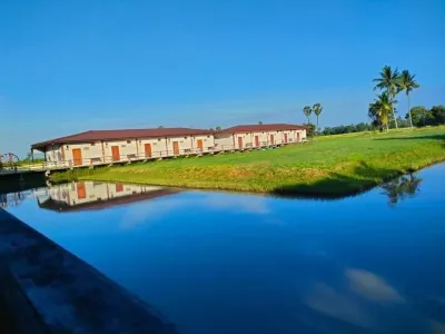 111 Resort and Spa Hotels near Wat Chanthanaram