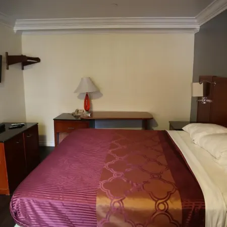 Chateau Inn & Suites