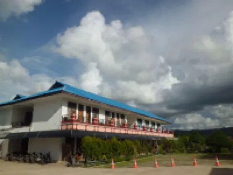 Sinar Tambolaka Hotel di Radamata