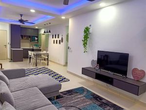 Debayu Homestay with Free Parking at Setia Alam