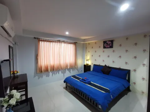 ห้องดีลักซ์ เตียงใหญ่ 1 เตียง