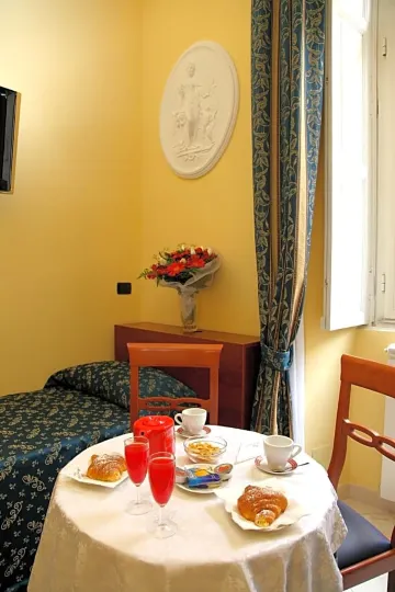 Caroline Suite