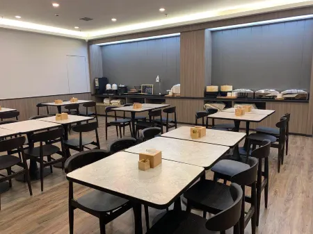 HanTing Hotel (Shijiazhuang Zhonghua North Street Bailinzhuang Subway Station) Отели рядом с достопримечательностью «Shijiazhuang Botanical Garden»