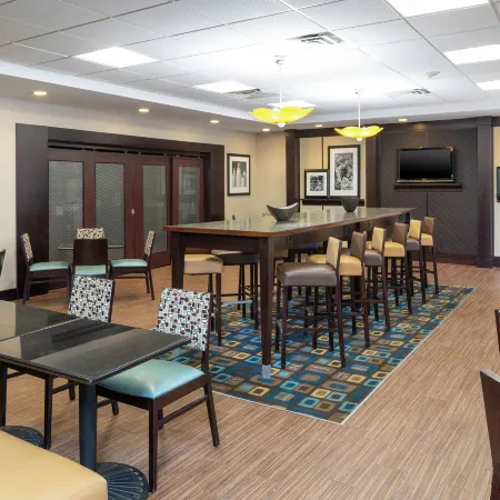 Hampton Inn & Suites Cleveland-Airport/Middleburg Heights
