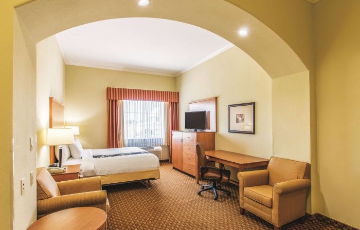 La Quinta Inn & Suites by Wyndham Bridgeport