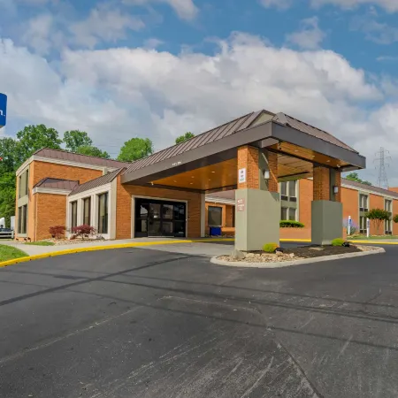 Best Western North Roanoke Отели в г. Ботетот