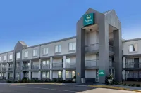 Quality Inn Fayetteville Near Fort Bragg - Pools