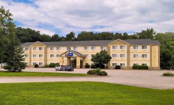 Comfort Inn & Suites East Moline Near I-80