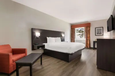 Quality Suites I-44 Hotels near Tulsa International Airport