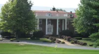 Shenvalee Golf Resort فنادق في Page County