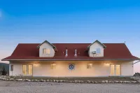 Hacienda Roja - the Cedars #7 at Wind Walker Homestead Hotels in Spring City