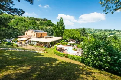 La Valle Dei Caprioli Village Bungalow Park - Freelandia Azienda Agricola Hôtels à : Tavoleto